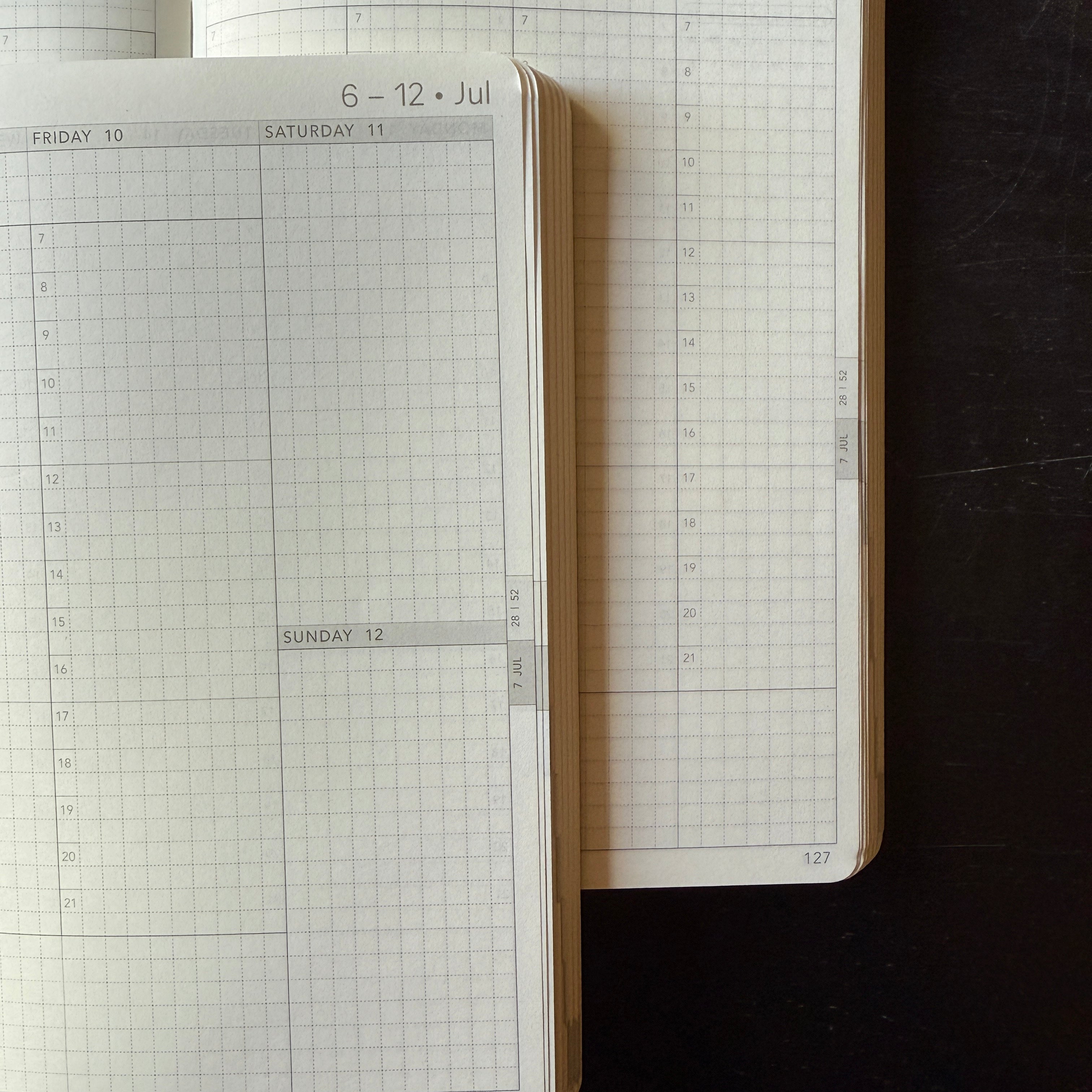 Wonderland 222 weekly planner layouts featuring minimalist grid pages, vertical weekly planning spreads, and fountain pen friendly Tomoe River paper designed for functional planning and hybrid bullet journaling.